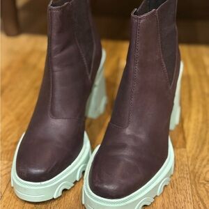 Women's Sorel Ankle Boots with Chunky Sole - Size 8.5